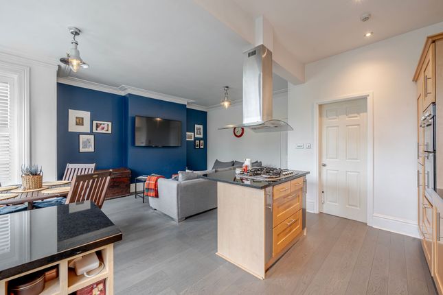Flat 3, 22 Harlow Moor Drive, Harrogate photo 2