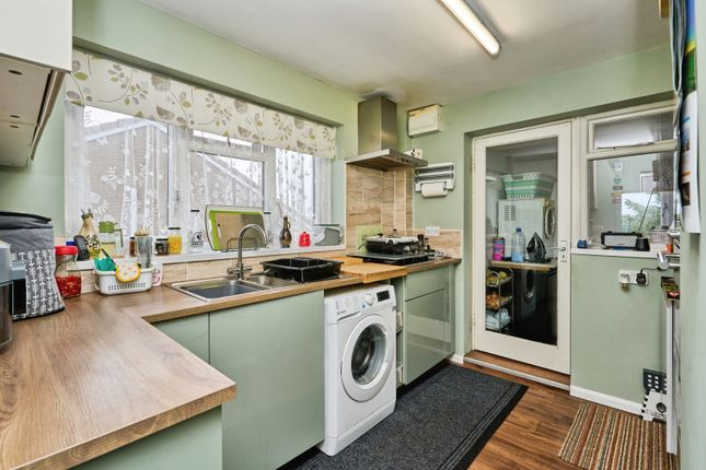 38, Winston Avenue, Isle of Wight photo 4