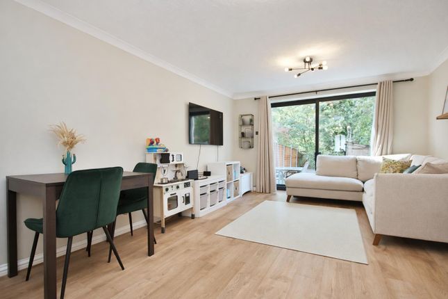 2-bed house on 22, Oberon Close, Borehamwood, £420,000