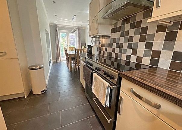4, Chaucer Close, Stourbridge photo 2