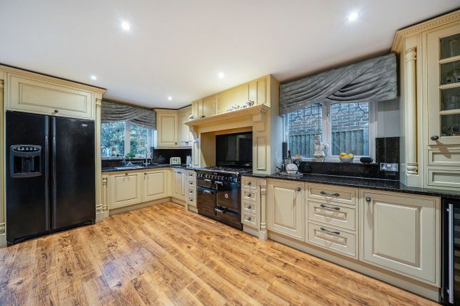 1 Brunel Close, Romford photo 2