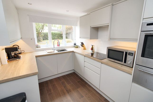 10 Orchard Park, High Wycombe photo 2