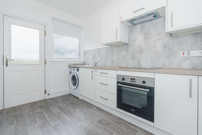 6, Cedar Crescent, Cowdenbeath photo 2