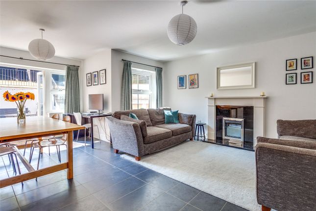 18, Russett Gardens, Berkshire photo 2