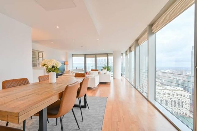 Flat for sale in The Landmark East Tower, 24 Marsh Wall, Canary Wharf, London