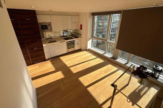 Studio flat on ., Ontario Tower, Canary Wharf, Blackwall, £1,850/mo