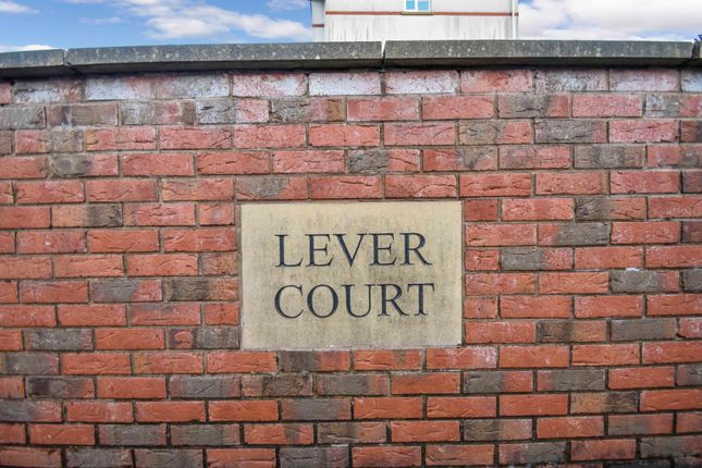 24 Lever Court, Salford photo 2