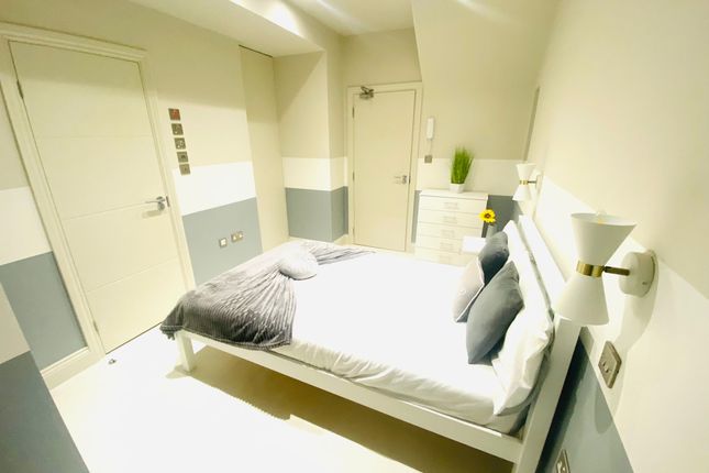 Room to rent in Callander Road, London
