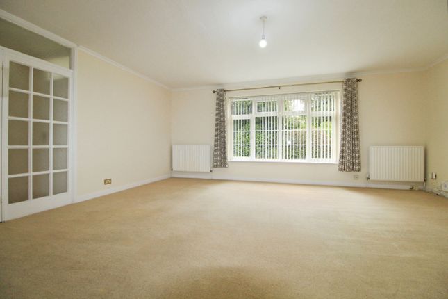 Flat 32,, Laburnum Court, Stanmore photo 2