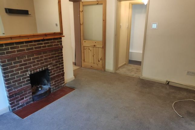 Flat 1 Eldon House, 21, Hatchlands Road, Redhill photo 5