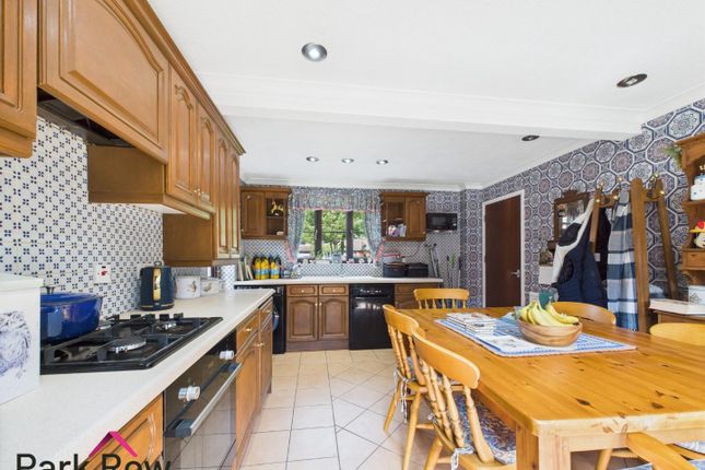 33, Pasture Way, Leeds photo 3