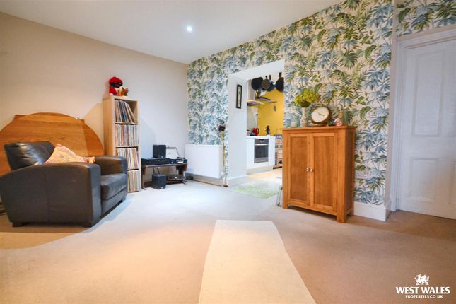 38, Cambrian Road, Milford Haven photo 3