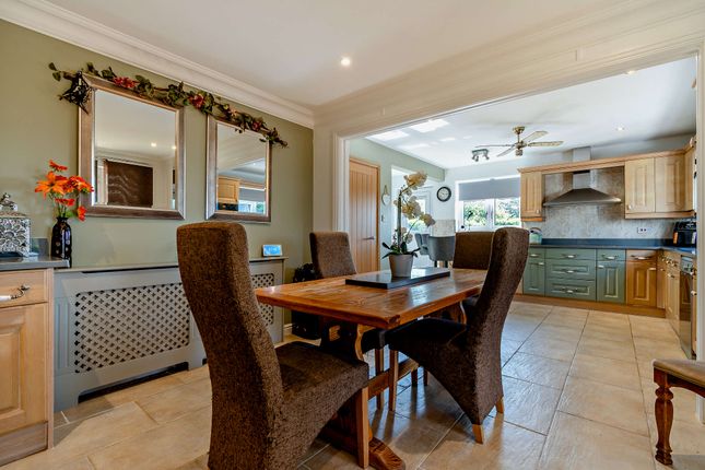 133 Middlecliff Lane, Barnsley photo 3