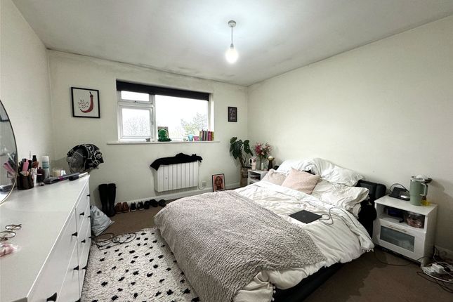 Flat to rent in Oak House, Oakfield Drive, Reigate, Surrey