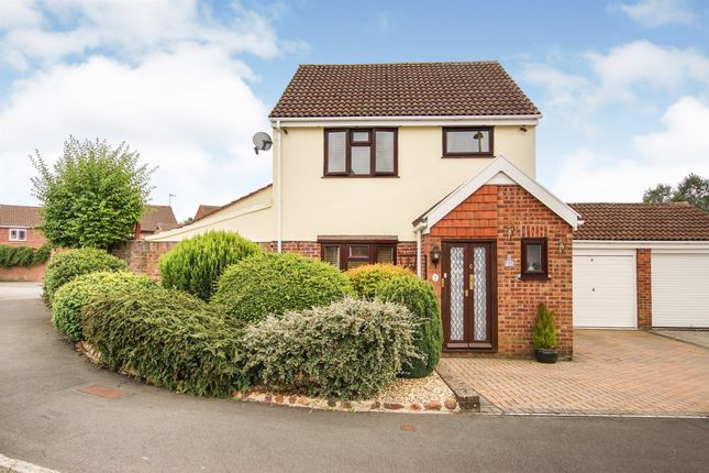 3 Bed Detached House For Sale In Chichester Way Yate Bristol Bs37 Zoopla