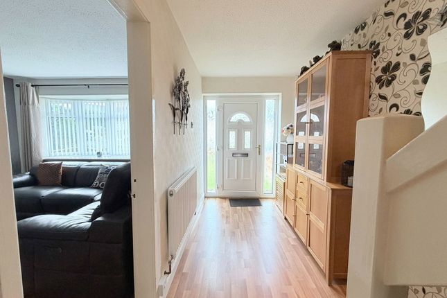 20, Grange Close, Hyde photo 3