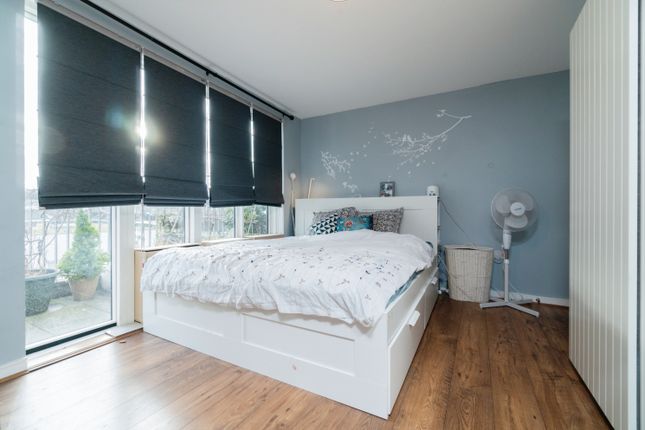 Flat for sale in 123 Connersville Way, Croydon