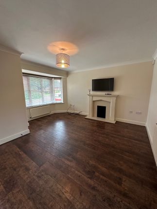 Town house to rent in St. Marys Court, Kenilworth