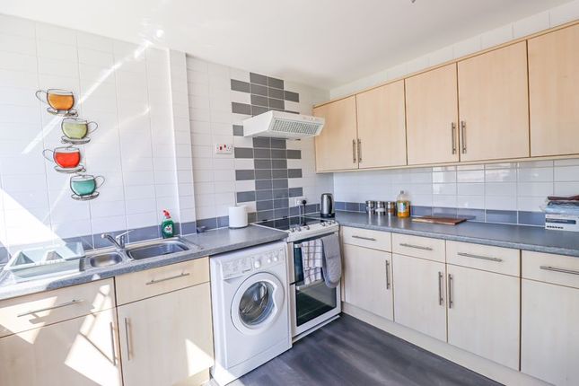 12, Cressells, Basildon photo 4