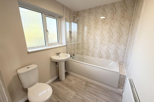 96, Kenilworth Drive, Nuneaton photo 3