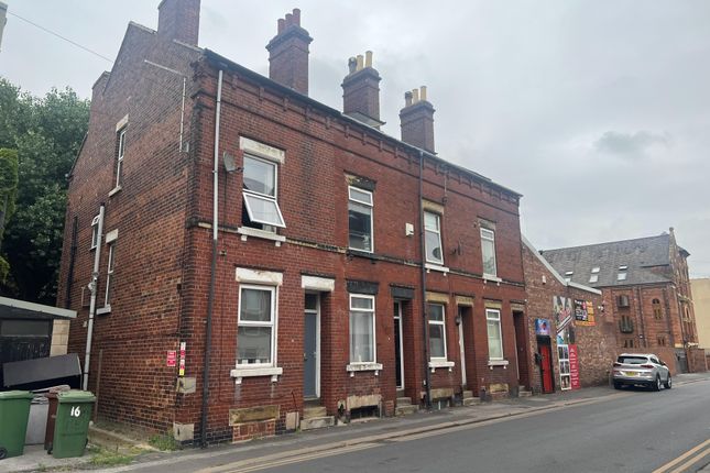 4-bed house on 12, Grove Road, Wakefield, £55,000