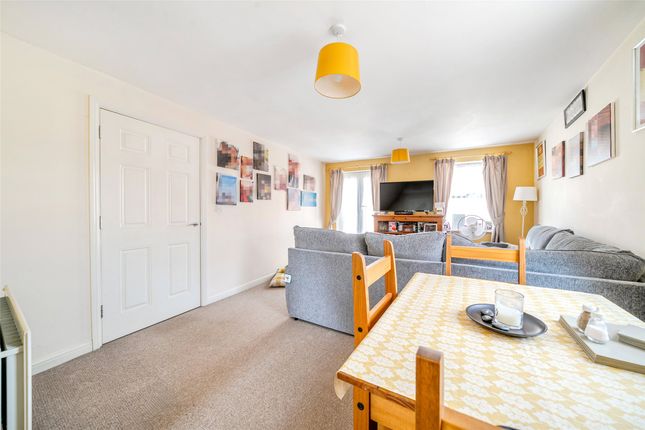 67, Watermint Drive, Gloucester photo 3