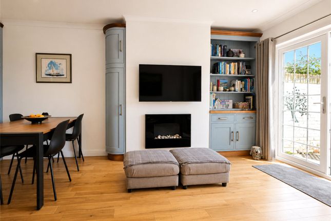 12A, Trafalgar Place, Lymington photo 3
