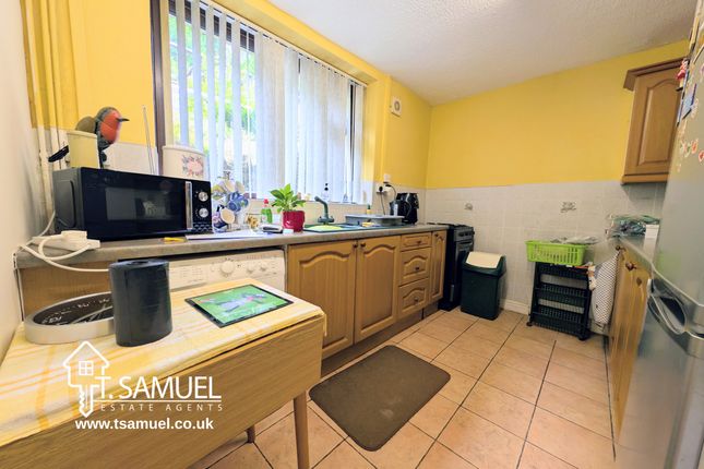 6 Harris View, Mountain Ash photo 3