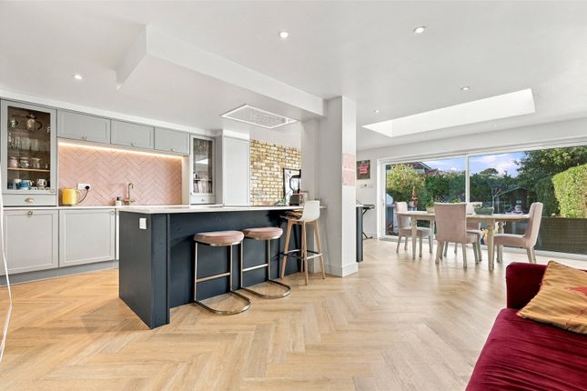 6, Newton Drive, Hertfordshire photo 2