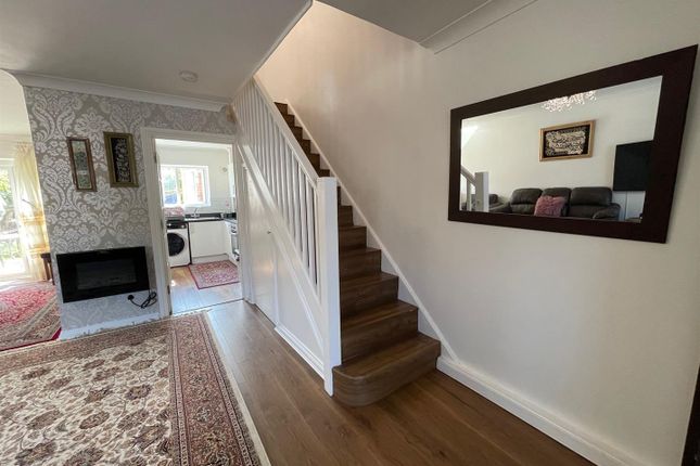 28, Cookham Close, Southall photo 3