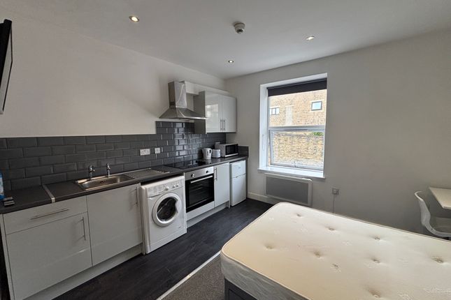 31A, Outcote Bank, HUDDERSFIELD photo 2