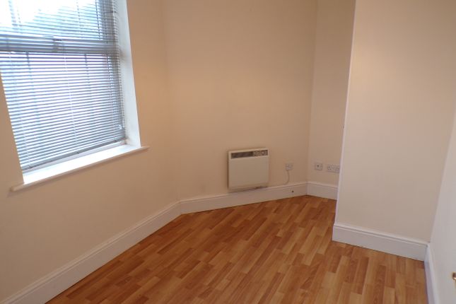 Flat 2 Station House, 435, Cannock Road, Hednesford photo 5
