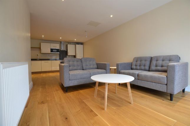 Flat to rent in Station Road, West Drayton