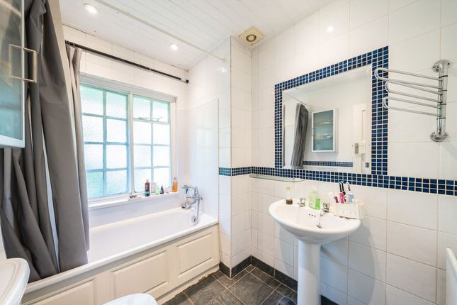 2 Berkley Court, London Road, Twickenham photo 5