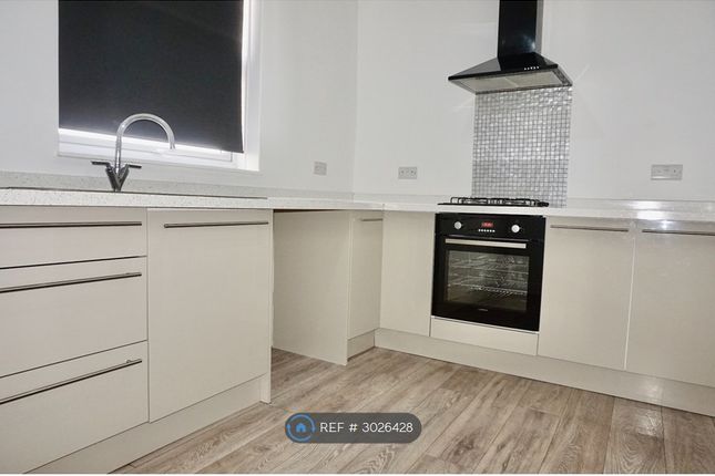 Flat, A High Street, Fareham photo 2