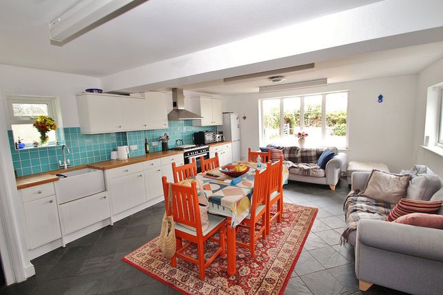 Beech Cottage, South Leigh Road, High Cogges photo 4