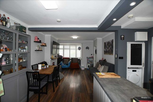 25, Ingleton Road, London photo 5