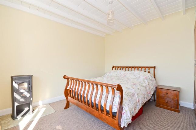 7, Leeson Road, Ventnor photo 4