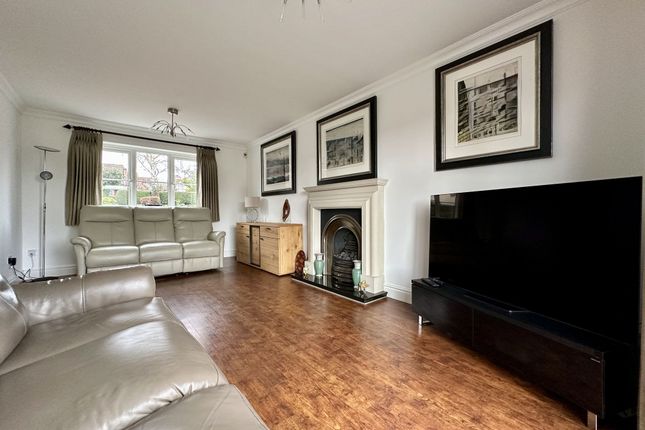 8 Coopers Drive, Billericay photo 4