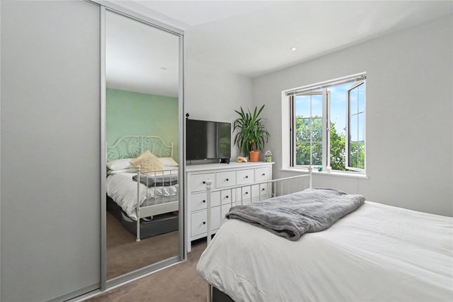 Flat 27, Britannia Wharf,, Monument Road, Surrey photo 4
