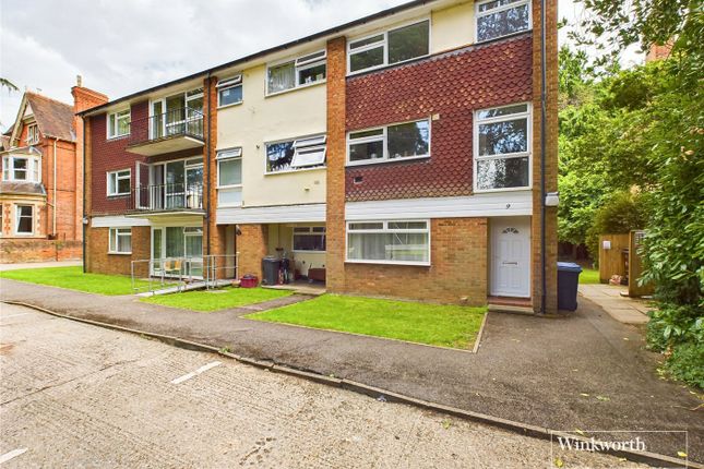 Thumbnail Flat to rent in The Firs, Bath Road, Reading, Berkshire