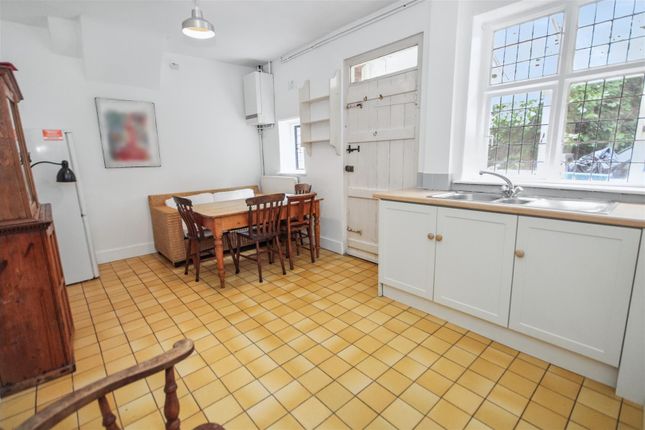 7 The Valley, Portsmouth Road, Guildford photo 5