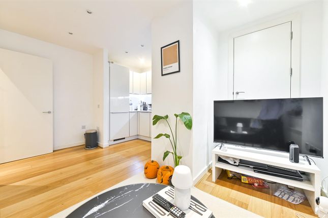Flat 3, 4-7 Lombard Lane, London photo 4