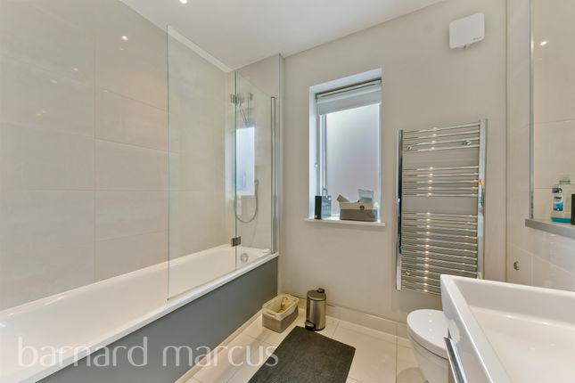 Town house for sale in Stormont Road, London