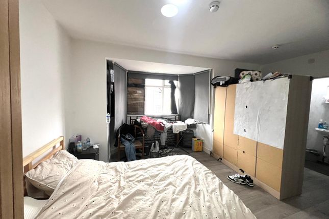 34, Colin Crescent, Colindale, London photo 3
