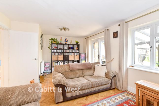 29, Charters Gate Way, Haywards Heath photo 2