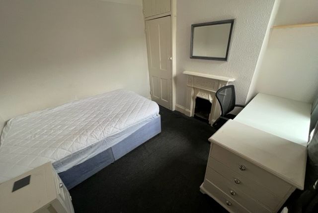 83 Tennyson Road, Portswood, Southampton photo 3