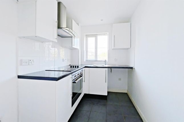 29, Yeates Drive, Sittingbourne photo 3