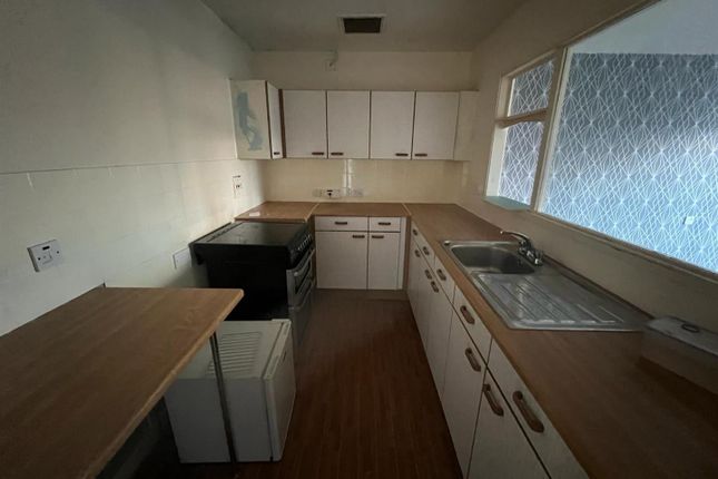 Flat to rent in Carlton House, North Street, South Kirkby, Pontefract