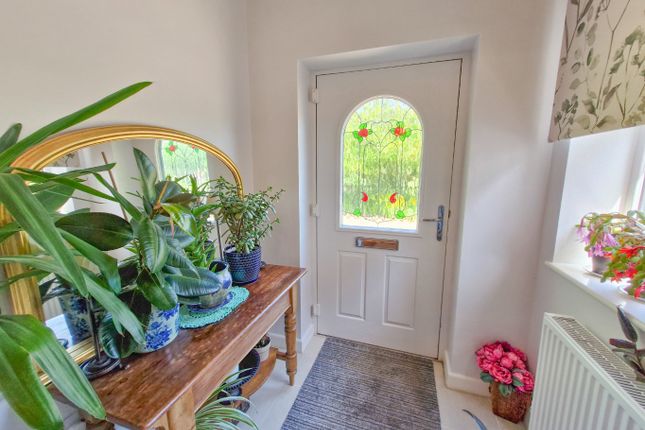 17 Hinton Road, Woodford Halse, Northamptonshire photo 3